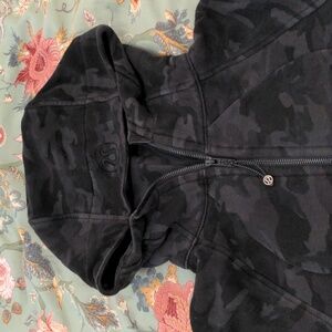 Lululemon black camo Scuba hoodie Size 4